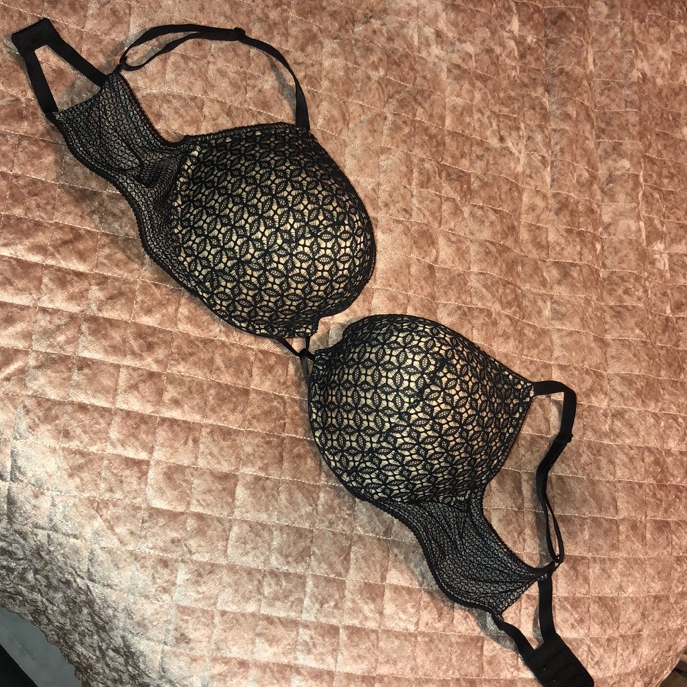 Victoria’s Secret Bombshell plunge bra